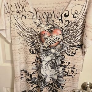 Graphic Short Sleeve Tee with Heart and Floral Design